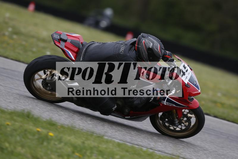 /Archiv-2025/08 20.04.2025 Speer Racing ADR/Gruppe gruen/454